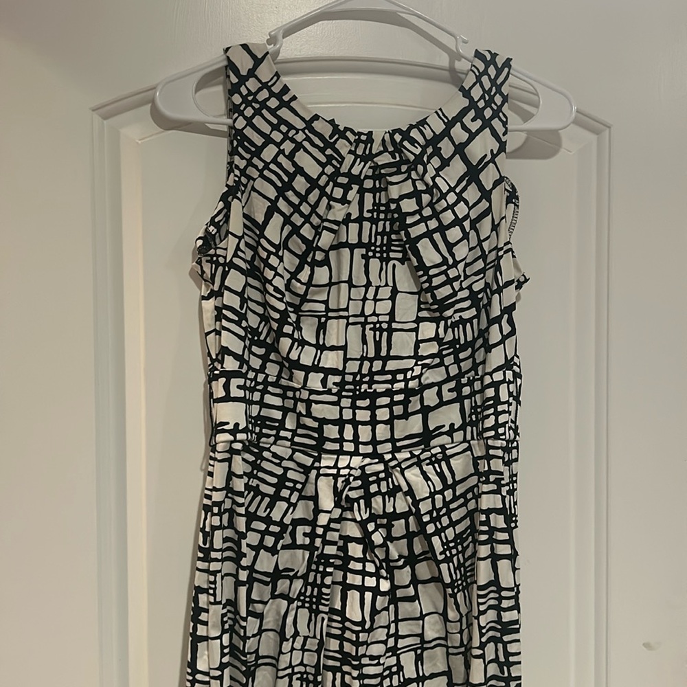 Black and white geometric dress size 7